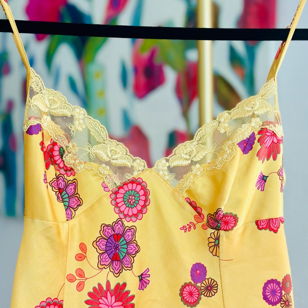 Y2k Era (2001) Victoria’s Secret Yellow Floral Chemise